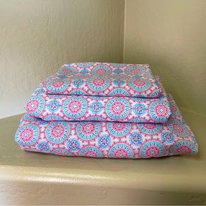 Mainstays Twin / Twin XL sheet set. Pastel pattern and great condition!